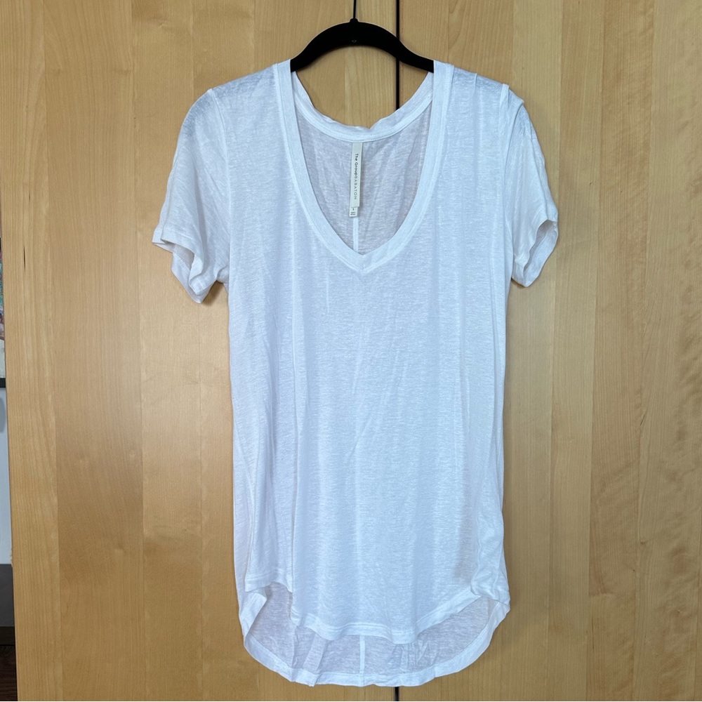 Aritzia The Group Babaton Foundation v-neck tee